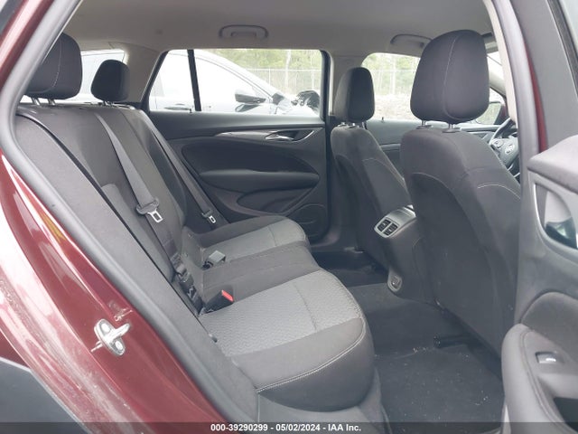 W04GU8SX1J1152483 Buick Regal Tourx Preferred