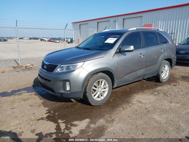 KIA SORENTO LX 2015 5XYKT3A63FG646270 Image 2