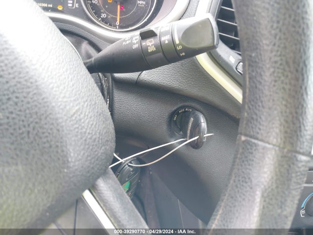 1C4PJLAB3GW257058 Jeep Cherokee Sport