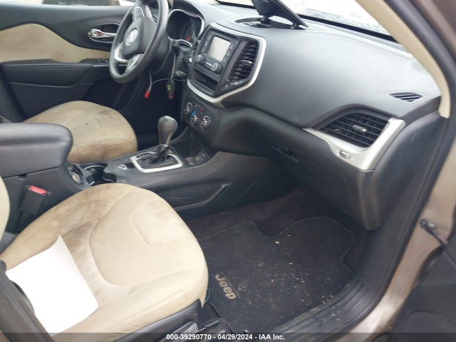 1C4PJLAB3GW257058 Jeep Cherokee Sport