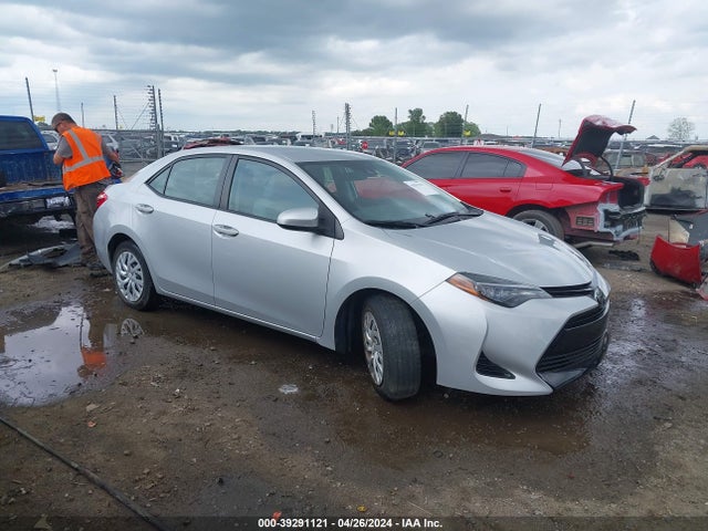 Toyota COROLLA LE 2017 5YFBURHE6HP693143 Image 1
