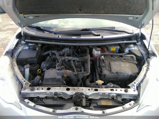 Toyota Prius C Three 2014 JTDKDTB38E1570111 Image 10