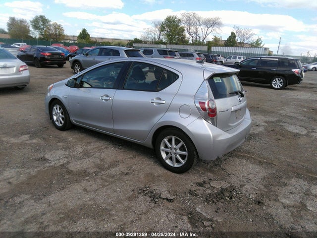 Toyota Prius C Three 2014 JTDKDTB38E1570111 Image 3