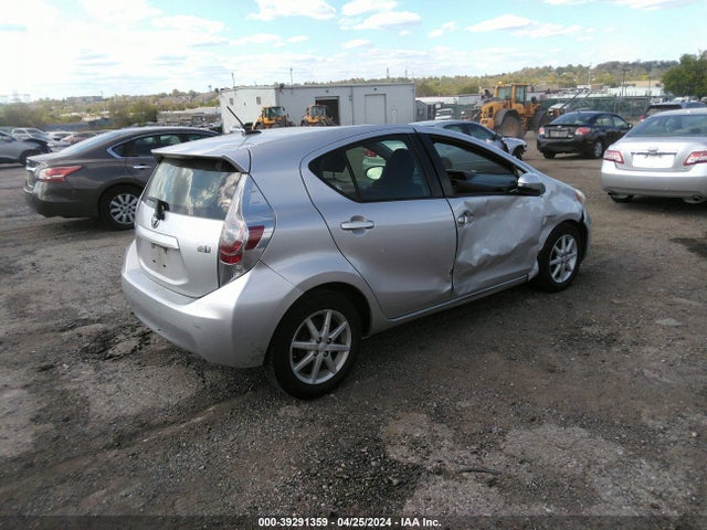 Toyota Prius C Three 2014 JTDKDTB38E1570111 Image 4