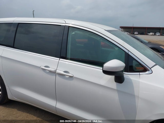 2C4RC1CGXLR163164 Chrysler Voyager Lx