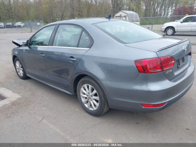 3VW637AJ5EM283773 Volkswagen Jetta Hybrid Se