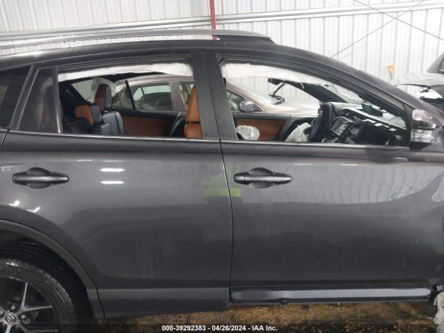 2T3JFREV9HW599483 Toyota RAV4 SE