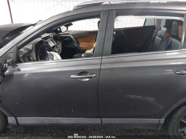 2T3JFREV9HW599483 Toyota RAV4 SE