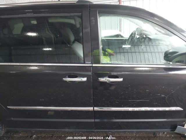 2C4RC1GG4ER204160 Chrysler Town & Country Limited