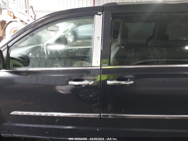 2C4RC1GG4ER204160 Chrysler Town & Country Limited