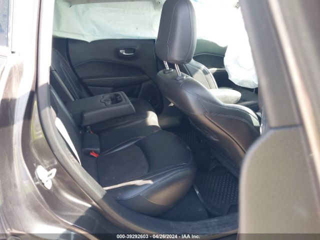 3C4NJCBB5KT715896 Jeep Compass Latitude Fwd
