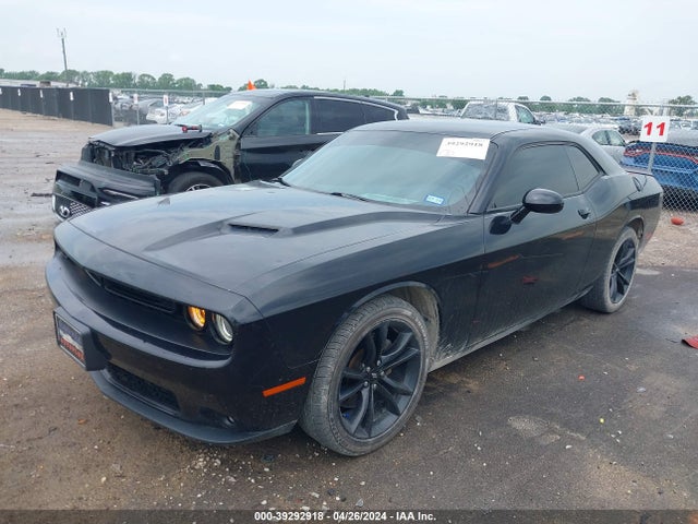 Dodge Challenger Sxt 2018 2C3CDZAG6JH246361 Image 2