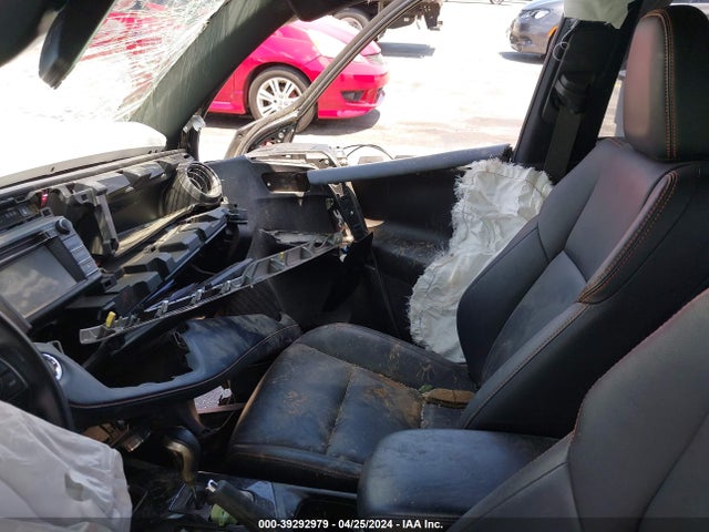 Toyota RAV4 SE 2018 JTMNFREV4JJ165431 Image 5