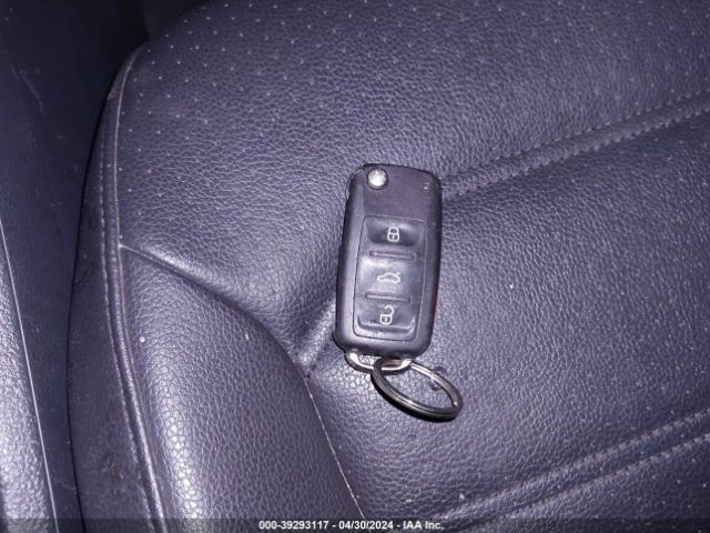 1VWAT7A3XFC105758 Volkswagen Passat 1.8t Limited Edition