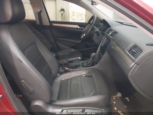 1VWAT7A3XFC105758 Volkswagen Passat 1.8t Limited Edition