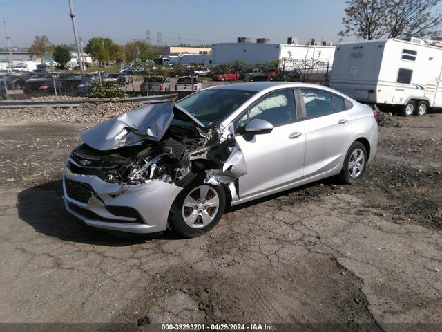 Chevrolet Cruze Ls Auto 2017 1G1BC5SM5H7218816 Image 2