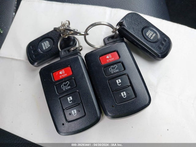 Toyota RAV4 SE 2018 JTMJFREV4JD243848 Image 11