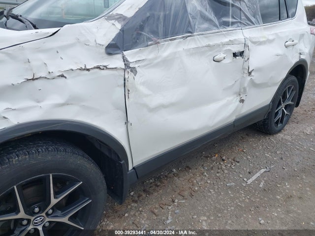 Toyota RAV4 SE 2018 JTMJFREV4JD243848 Image 18