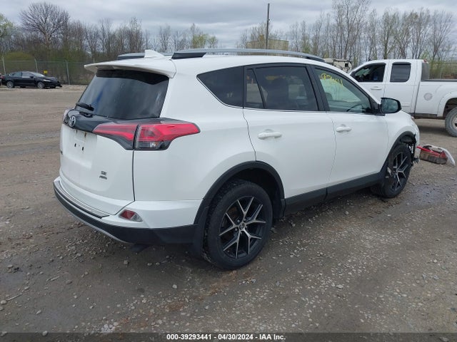Toyota RAV4 SE 2018 JTMJFREV4JD243848 Image 4