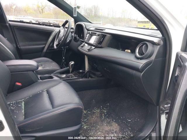 Toyota RAV4 SE 2018 JTMJFREV4JD243848 Image 5