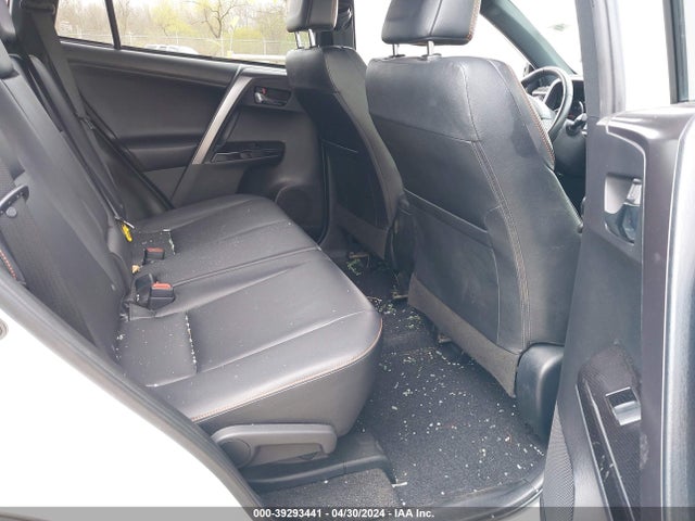 Toyota RAV4 SE 2018 JTMJFREV4JD243848 Image 8