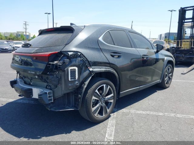 JTHX3JBH0M2033118 Lexus UX 200