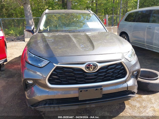 Toyota Highlander Xle 2022 5TDHZRBH5NS181116 Image 13