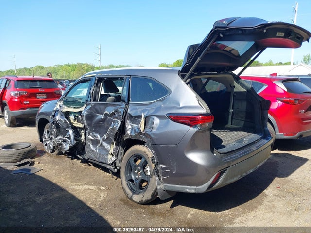 Toyota Highlander Xle 2022 5TDHZRBH5NS181116 Image 3