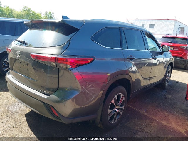 Toyota Highlander Xle 2022 5TDHZRBH5NS181116 Image 4