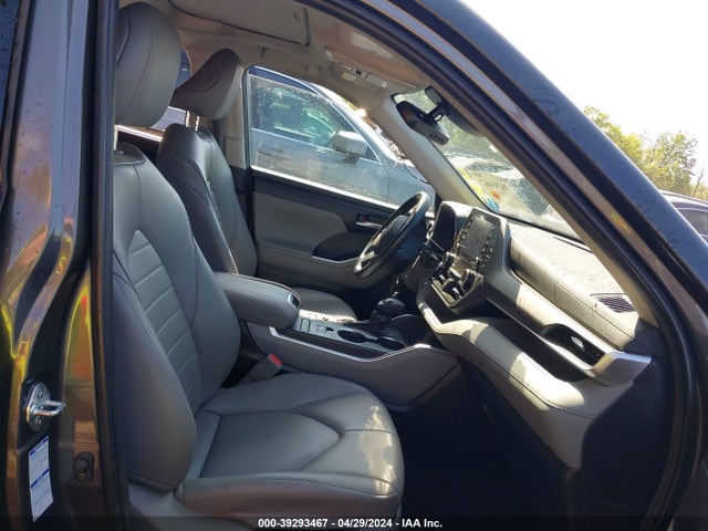 Toyota Highlander Xle 2022 5TDHZRBH5NS181116 Image 5