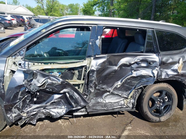 Toyota Highlander Xle 2022 5TDHZRBH5NS181116 Image 6