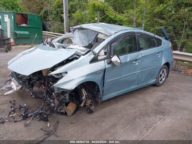 Toyota Prius Two 2015 JTDKN3DU0F1970037 Image 2
