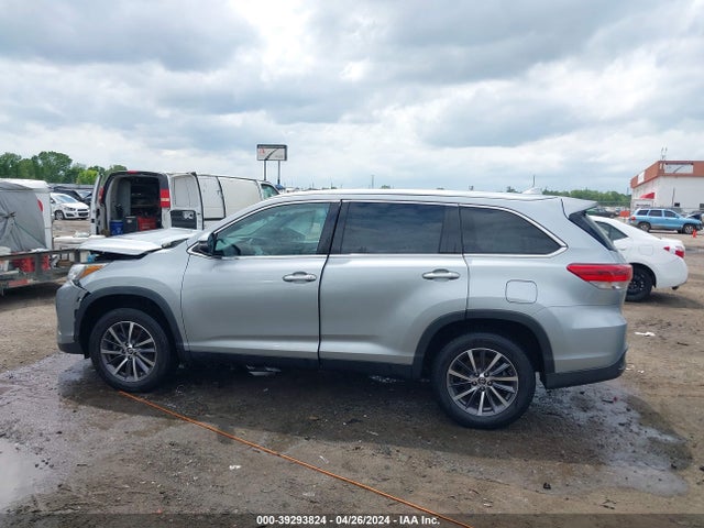 Toyota Highlander Xle 2019 5TDKZRFH4KS558949 Image 13