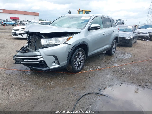 Toyota Highlander Xle 2019 5TDKZRFH4KS558949 Image 2