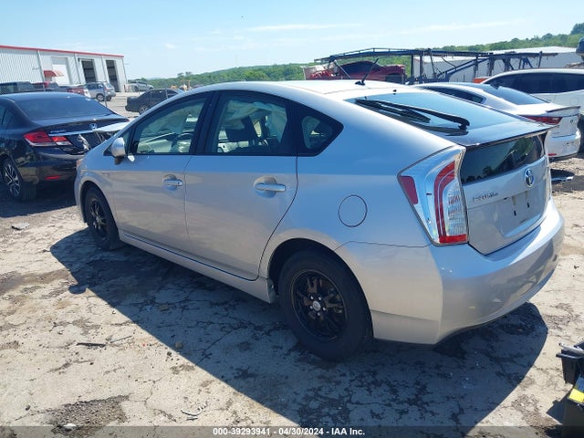 Toyota Prius Two 2015 JTDKN3DU3F0483890 Image 3