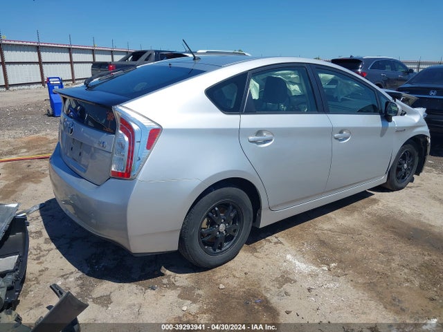 Toyota Prius Two 2015 JTDKN3DU3F0483890 Image 4
