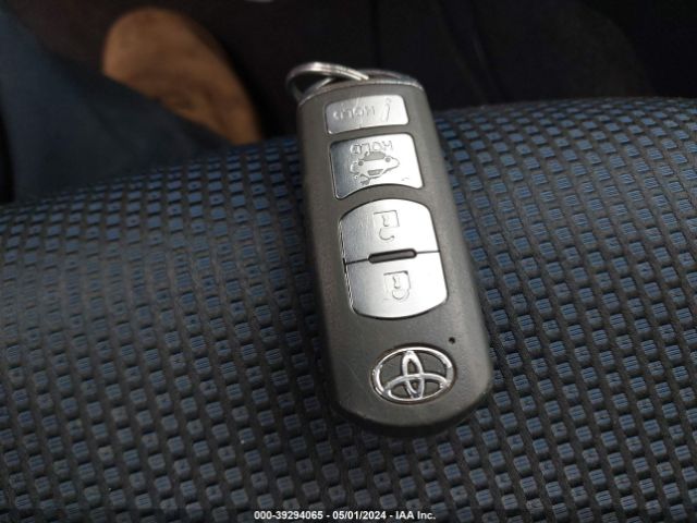 3MYDLBYV1KY521159 Toyota YARIS LE