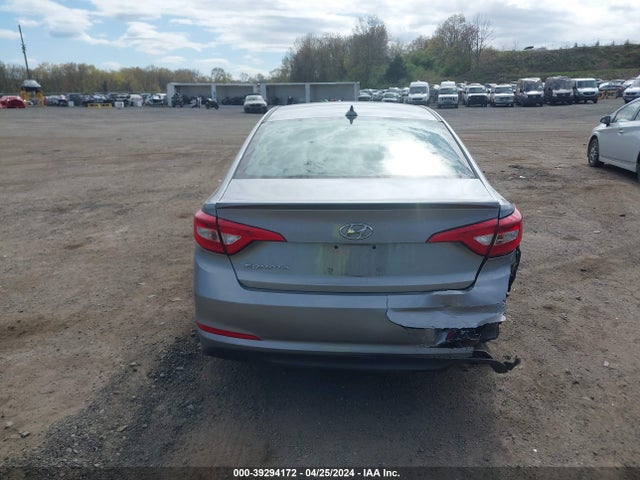 Hyundai SONATA SE 2015 5NPE24AF9FH191858 Image 16