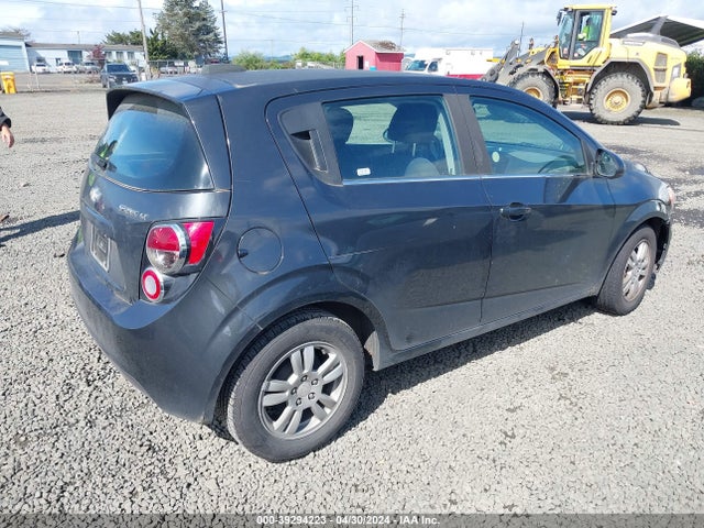 Chevrolet Sonic Lt Auto 2015 1G1JC6SGXF4195561 Image 4
