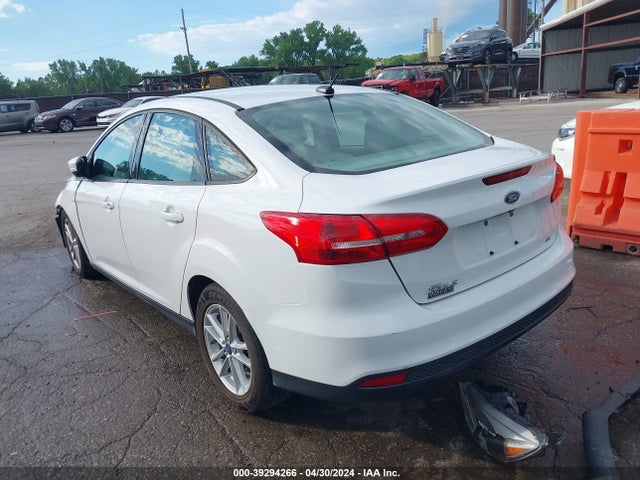 Ford FOCUS SE 2017 1FADP3F24HL309204 Image 3