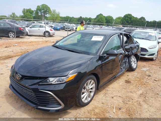 Toyota CAMRY LE 2022 4T1C11AK1NU648572 Image 2
