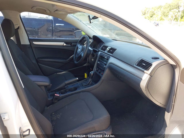 1VWAT7A36EC103388 Volkswagen Passat 1.8t S