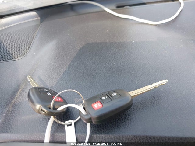 Toyota RAV4 LE 2018 2T3BFREV1JW738810 Image 11