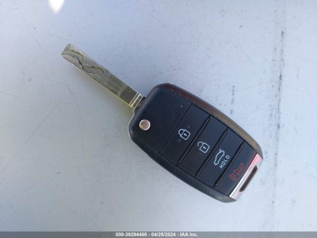3KPA25AD2LE333180 KIA Rio 5-door S