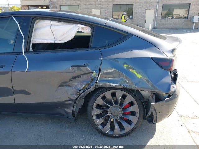 7SAYGDEF9NF347020 Tesla Model Y Performance Dual Motor All-wheel Drive
