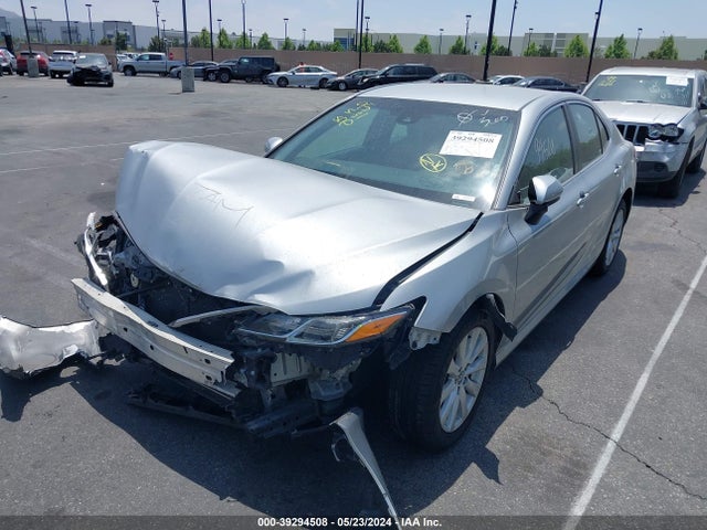 Toyota CAMRY LE 2018 4T1B11HK3JU108622 Image 2