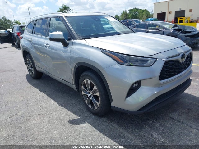 Toyota Highlander Xle 2022 5TDGZRAH8NS107699 Image 1