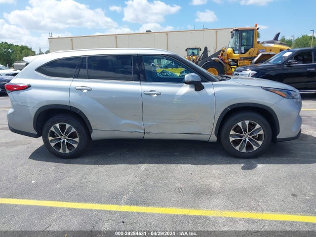 Toyota Highlander Xle 2022 5TDGZRAH8NS107699 Image 13