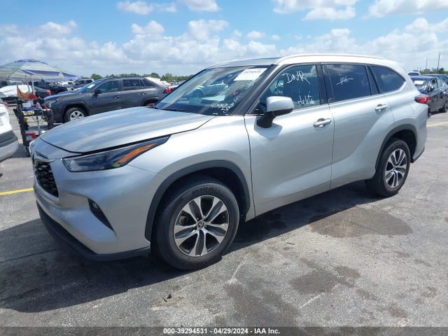 Toyota Highlander Xle 2022 5TDGZRAH8NS107699 Image 2