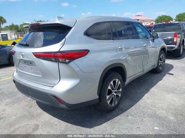 Toyota Highlander Xle 2022 5TDGZRAH8NS107699 Image 4